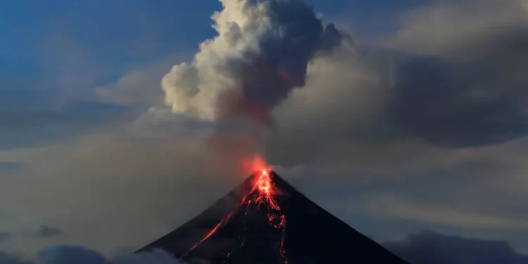 14.000 personas evacuadas en Filipinas por erupción del volcán Mayón