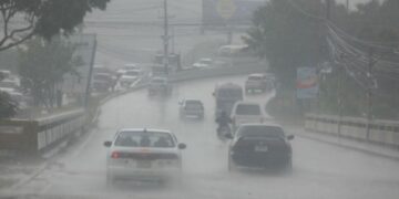 Aguaceros con tronadas y ráfagas de viento por efecto de una vaguada