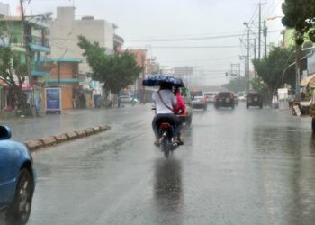 Día caluroso con algunas lluvias y tronadas por efecto de la vaguada