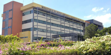 Autoridades de Medio Ambiente investigan causa de muerte de peces reportada en la presa de Hatillo y en Azua