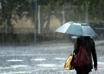 Aguaceros moderados, tormentas eléctricas y ráfagas de viento, por vaguada y onda tropical