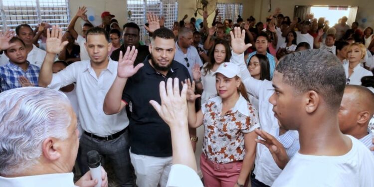 MVM juramenta nuevos miembros del PRD en Circunscripción 2 DN