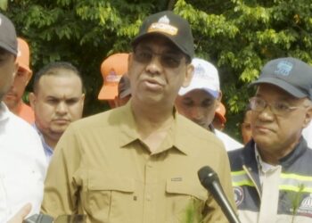 Deligne Ascención encabeza jornada de siembra de árboles en Jarabacoa