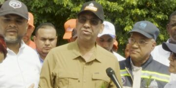 Deligne Ascención encabeza jornada de siembra de árboles en Jarabacoa