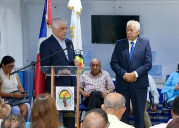 Miguel Vargas juramenta en PRD aspirante a alcalde por Santiago proveniente del partido oficialista