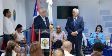 Miguel Vargas juramenta en PRD aspirante a alcalde por Santiago proveniente del partido oficialista