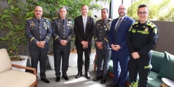 Funcionarios policiales nacionales y extranjeros intercambian experiencias gerenciales en pro de la transformación policial