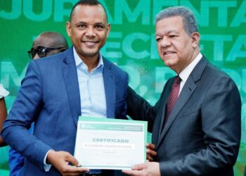 Alexander Valenzuela es juramentado vicesecretario de MIPYME de la FP