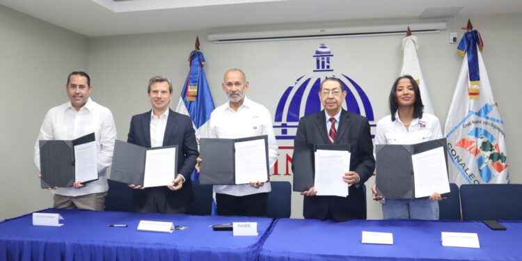 INABIE acuerda con suplidores reciclar las cajitas de leche