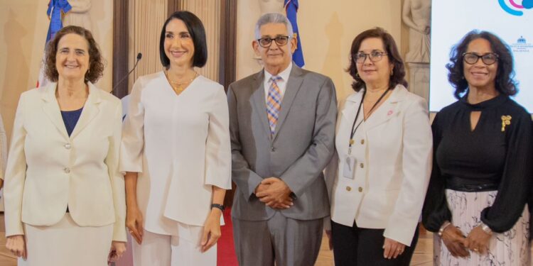 La inversión pública en la niñez y la adolescencia aumenta de 5.1 % en 2016 a 5.7 % del PIB en 2021