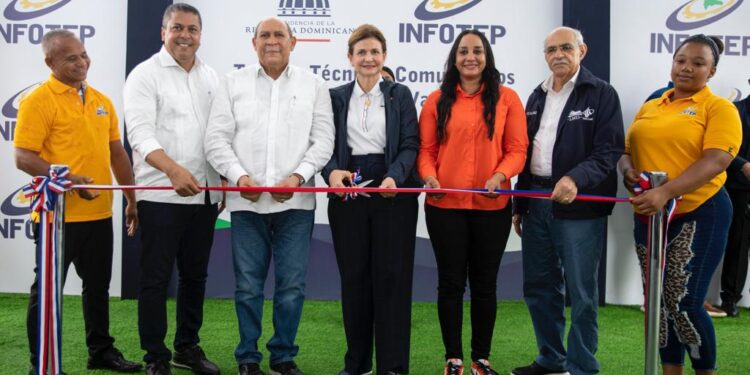 Gobierno inaugura nuevo centro INFOTEP, obras eléctricas, cuarteles policiales y una parroquia en Valverde