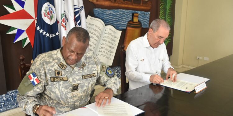 MESCYT y la Armada firman convenios para capacitar a los miembros de la Academia Naval