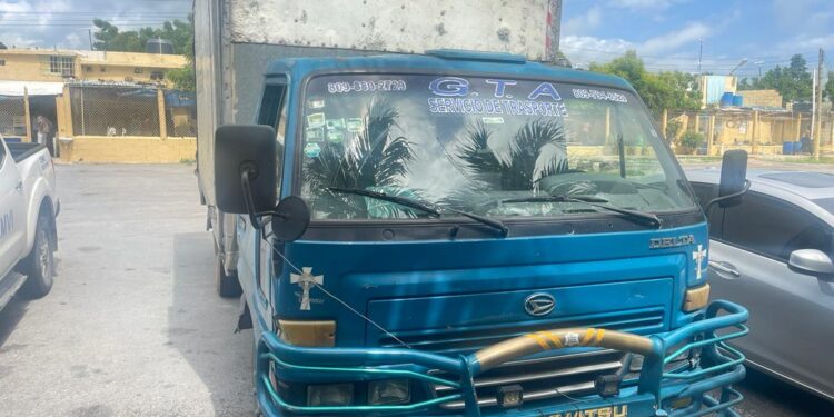 Policía recupera en la provincia Pedernales camión sustraído en Santo Domingo