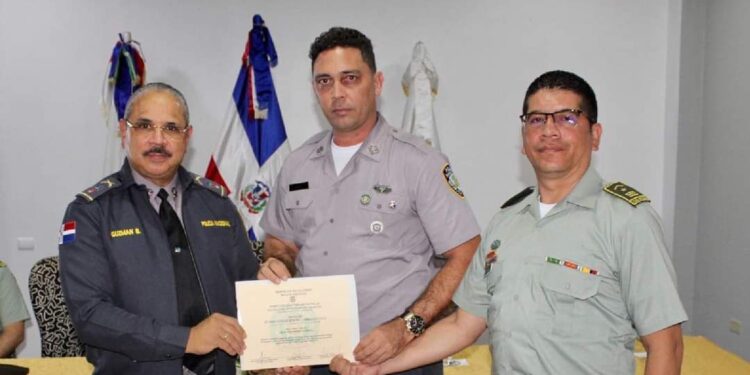 IPES otorga 60 diplomas a policías que se capacitaron en diplomados