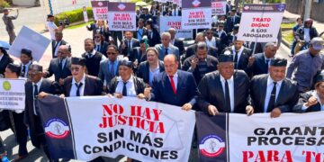 Abogados marchan contra desvío de recursos de la Justicia con fines políticos