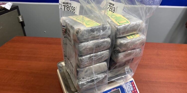 PN confisca Vehículos, Armas, dinero y presunta cocaína en Santiago