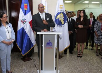 Contralor dice endurecerá controles y educará a funcionarios en manejo de recursos públicos