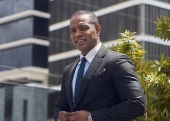 Fernando Ramirez asume equipo de fútbol “Los Halcones” y presenta campamento de verano