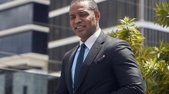 Fernando Ramirez asume equipo de fútbol “Los Halcones” y presenta campamento de verano