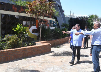 Ministro de Deporte supervisa remozamiento del coliseo Carlos (Teo) Cruz