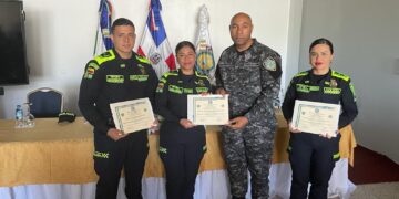 Entregan diplomas de “Localización y búsqueda de prófugos de la justicia” a PN