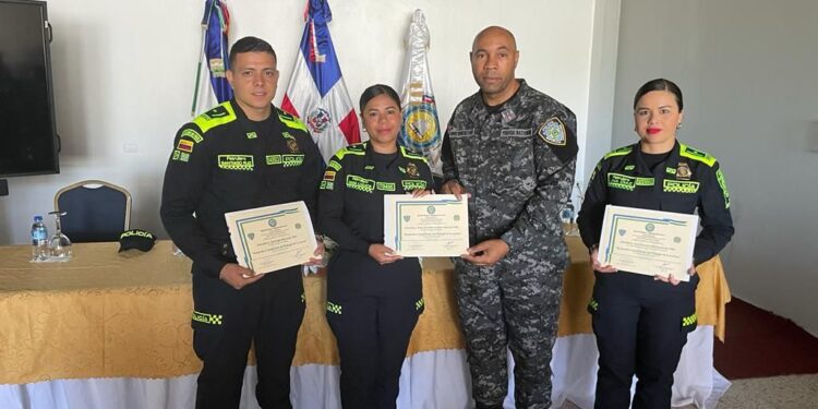 Entregan diplomas de “Localización y búsqueda de prófugos de la justicia” a PN