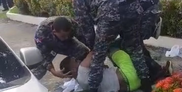 Civil herido en confuso incidente con tres agentes PN