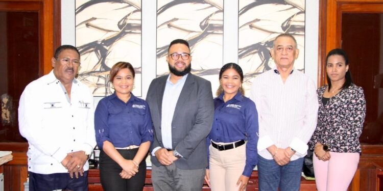 SRSM recibe visita de Fundación Pedro Martínez; solicitan Unidad Diagnóstica en Manoguayabo