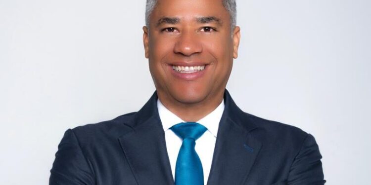 Andrés Cueto propone interconectar barrios de Santiago para dinamizar tránsito