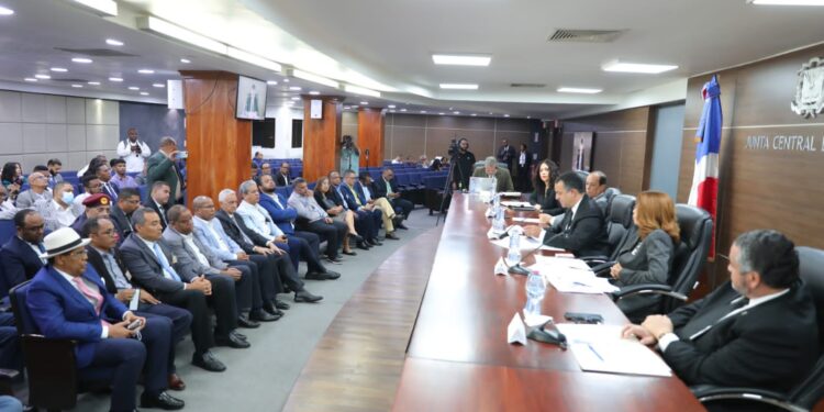 JCE adquirirá equipos para transmisión de resultados desde cada Colegio Electoral