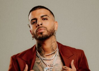 Raw Alejandro enciende el verano con “BABY HELLO” el adelanto de su nuevo álbum "Playa Saturno"