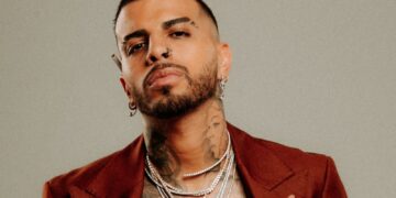 Raw Alejandro enciende el verano con “BABY HELLO” el adelanto de su nuevo álbum "Playa Saturno"