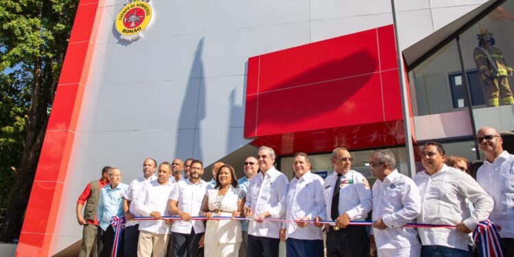 Presidente Abinader recorre durante dos días cuatro provincias del Cibao, inaugura catorce obras