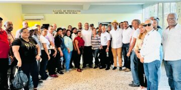 Líderes comunitarios ofrecen su apoyo al aspirante a diputado Héctor Garibaldi