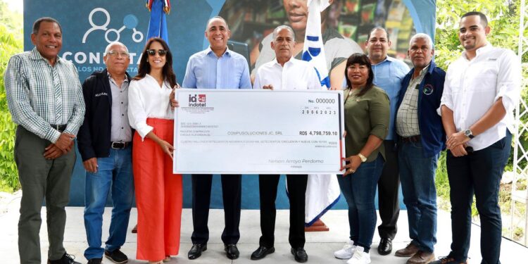 Indotel entrega recursos para inicio de proyecto llevará internet a zonas rurales de la provincia Independencia