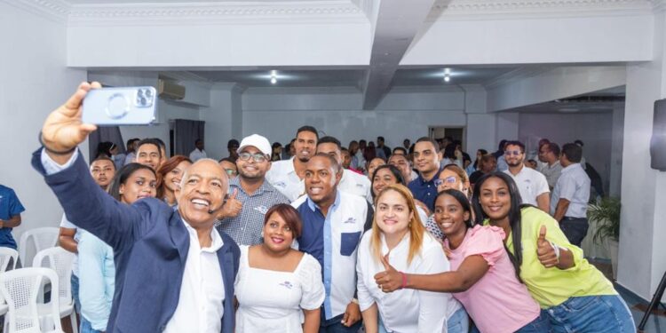 Bertico Santana asegura integrará a los jóvenes a la creación de políticas públicas municipales en SDE