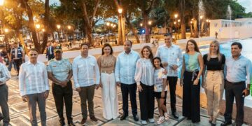 Alcaldía del Distrito Nacional, Planeta Azul y Banreservas iluminan el parque Eugenio María de Hostos