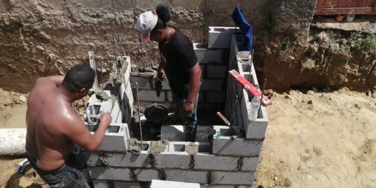 Recuperan centro educativo San Martín que se inundaba por las lluvias en Hato Nuevo