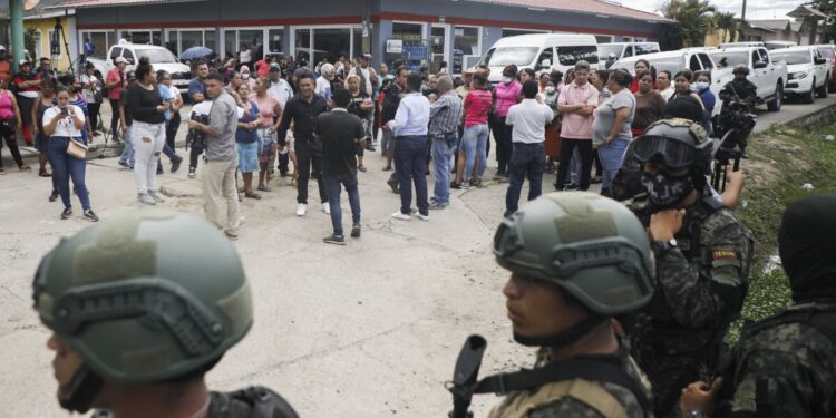Vinculan a pandillas con matanza de 41 mujeres en una cárcel hondureña