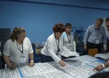 El conteo electoral en Guatemala apunta a una segunda vuelta