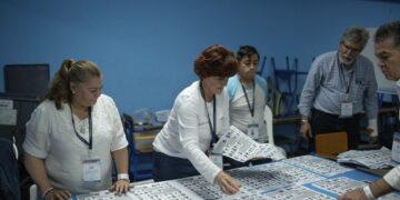 El conteo electoral en Guatemala apunta a una segunda vuelta