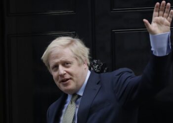 Boris Johnson deja una estela de caos al renunciar al Parlamento