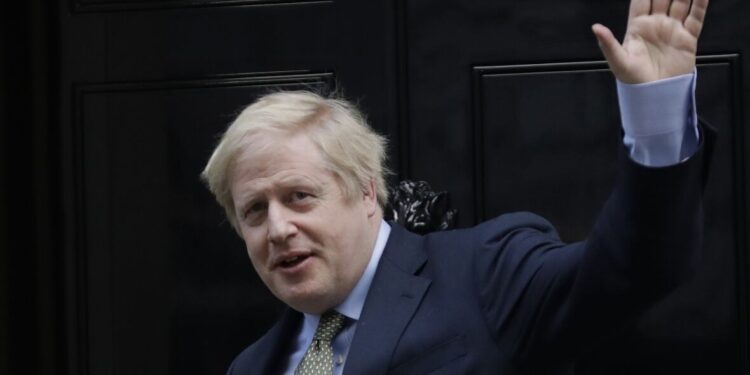 Boris Johnson deja una estela de caos al renunciar al Parlamento