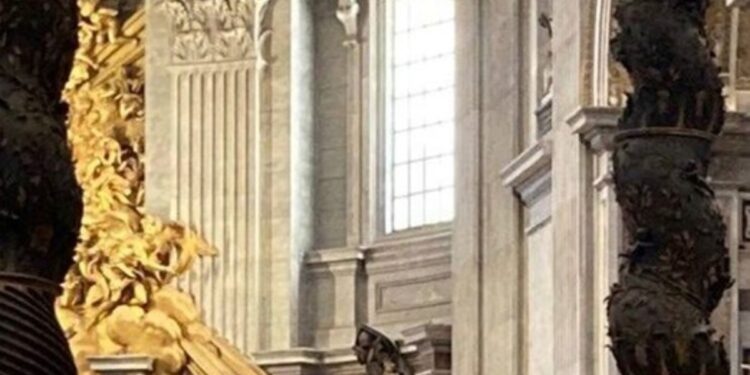 Un hombre desnudo irrumpió en el hombre desnudopara manifestar su rechazo a la invasión de Rusia en Ucrania