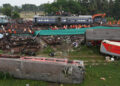 Servicio de trenes se reanuda en India 51 horas después de mortífero accidente