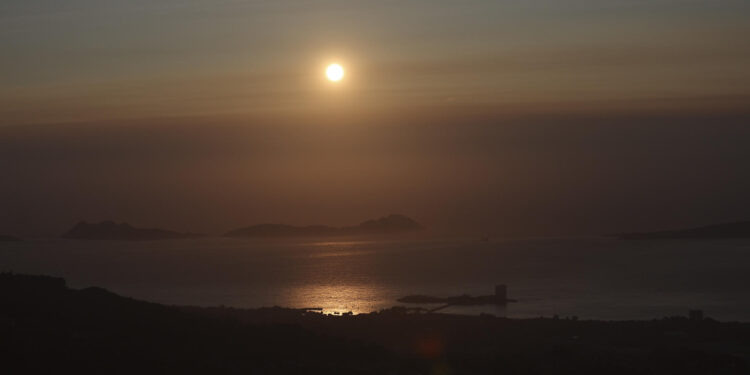 Humo de incendios de Canadá llega a España tras recorrer miles de kilómetros