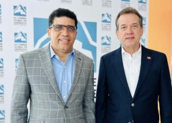 Ito Bisonó resalta cualidades de Dío Astacio durante “Cumbre de Liderazgo e influencia, Santo Domingo Este”