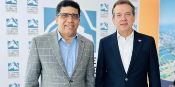 Ito Bisonó resalta cualidades de Dío Astacio durante “Cumbre de Liderazgo e influencia, Santo Domingo Este”