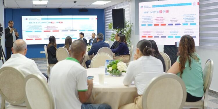 Registro Inmobiliario presenta innovaciones institucionales a periodistas