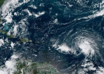 Onda tropical atlántica podría convertirse en depresión en próximas 24 y 48 horas